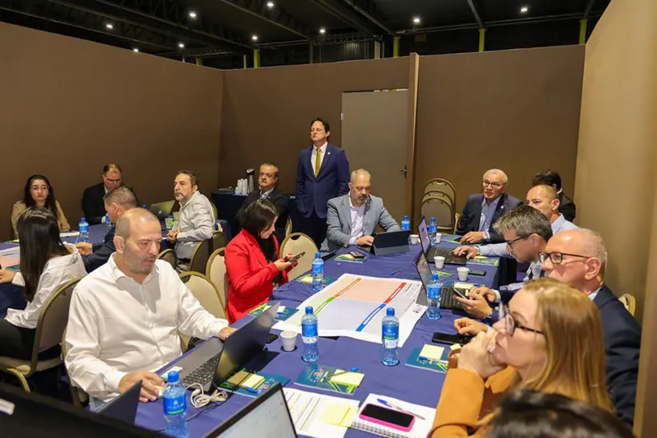 Encontro está sendo realizado em Florianópolis