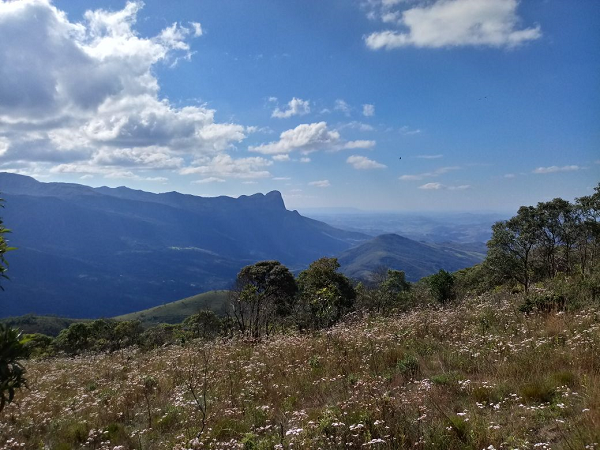 Serra_do_Papagaio_Cortada