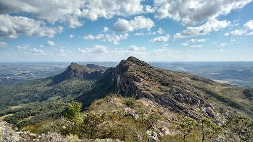 Serra de São José, localizada na bacia hidrográfica Alto do Rio Grande, abrange os municípios de Prados, Tiradentes, São João Del Rei, Coronel Xavier Chaves e Santa Cruz de Minas